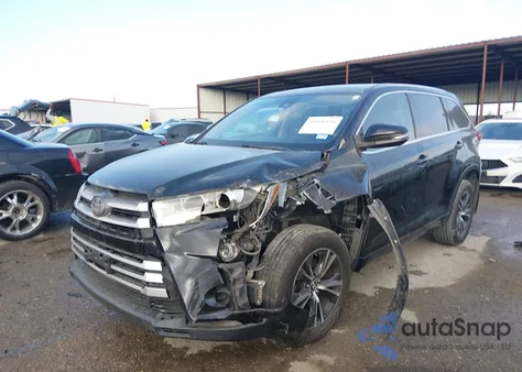 2018 Toyota Highlander Le z USA, uszkodzony, nr VIN 5TDBZRFH9JS889802